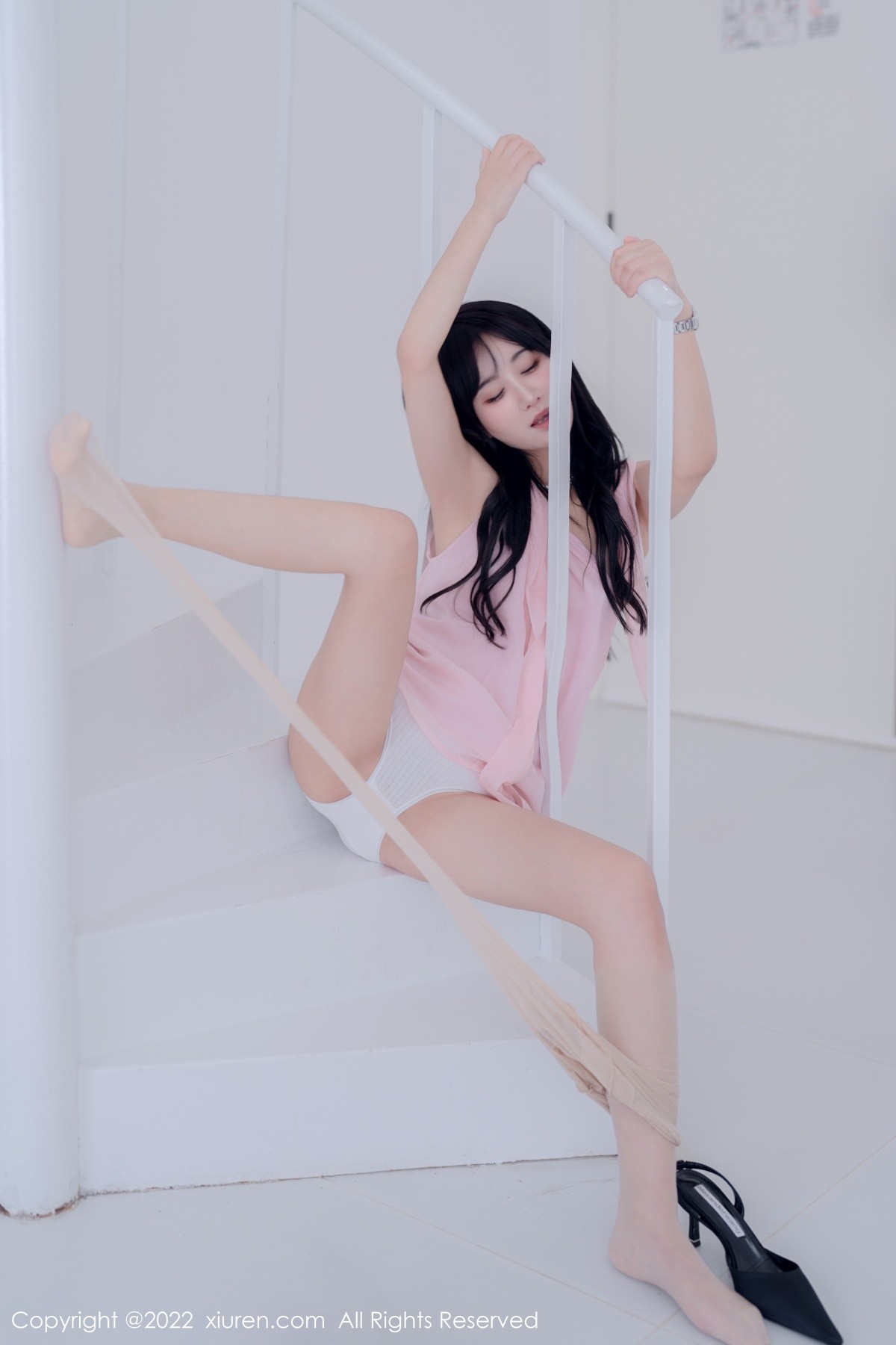 xgyw.top_XiuRen第5318期_女神小果冻儿大理旅拍性感粉色上衣配白色短裙秀美腿诱惑写真76P
