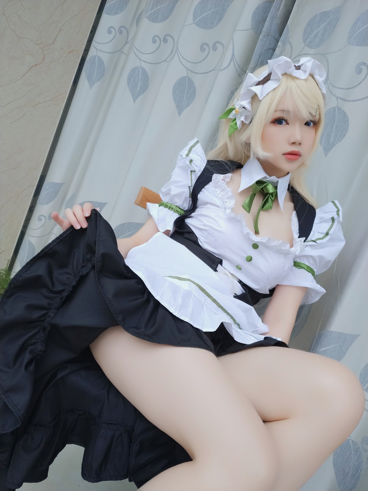 xgyw.top_动漫博主雪晴Astra-Grainne Draser女仆主题私房低胸女仆装秀白嫩豪乳诱惑写真49P