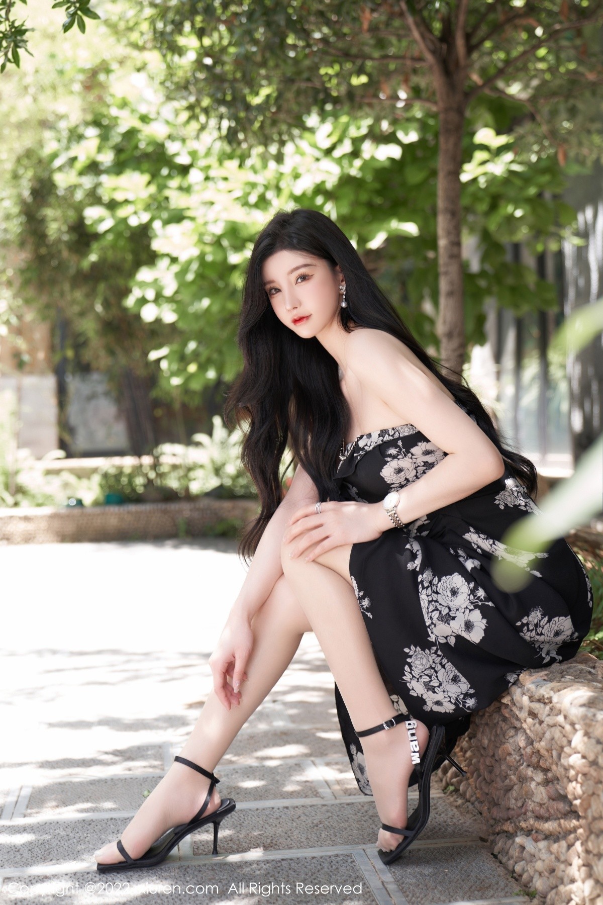 xgyw.top_XiuRen第5307期_女神周于希Sally心愿旅拍黑色露肩连衣长裙秀完美身材诱惑写真90P