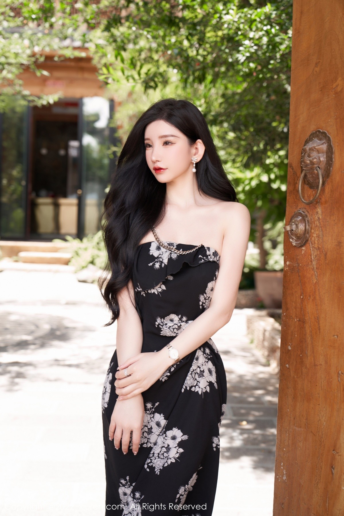 xgyw.top_XiuRen第5307期_女神周于希Sally心愿旅拍黑色露肩连衣长裙秀完美身材诱惑写真90P