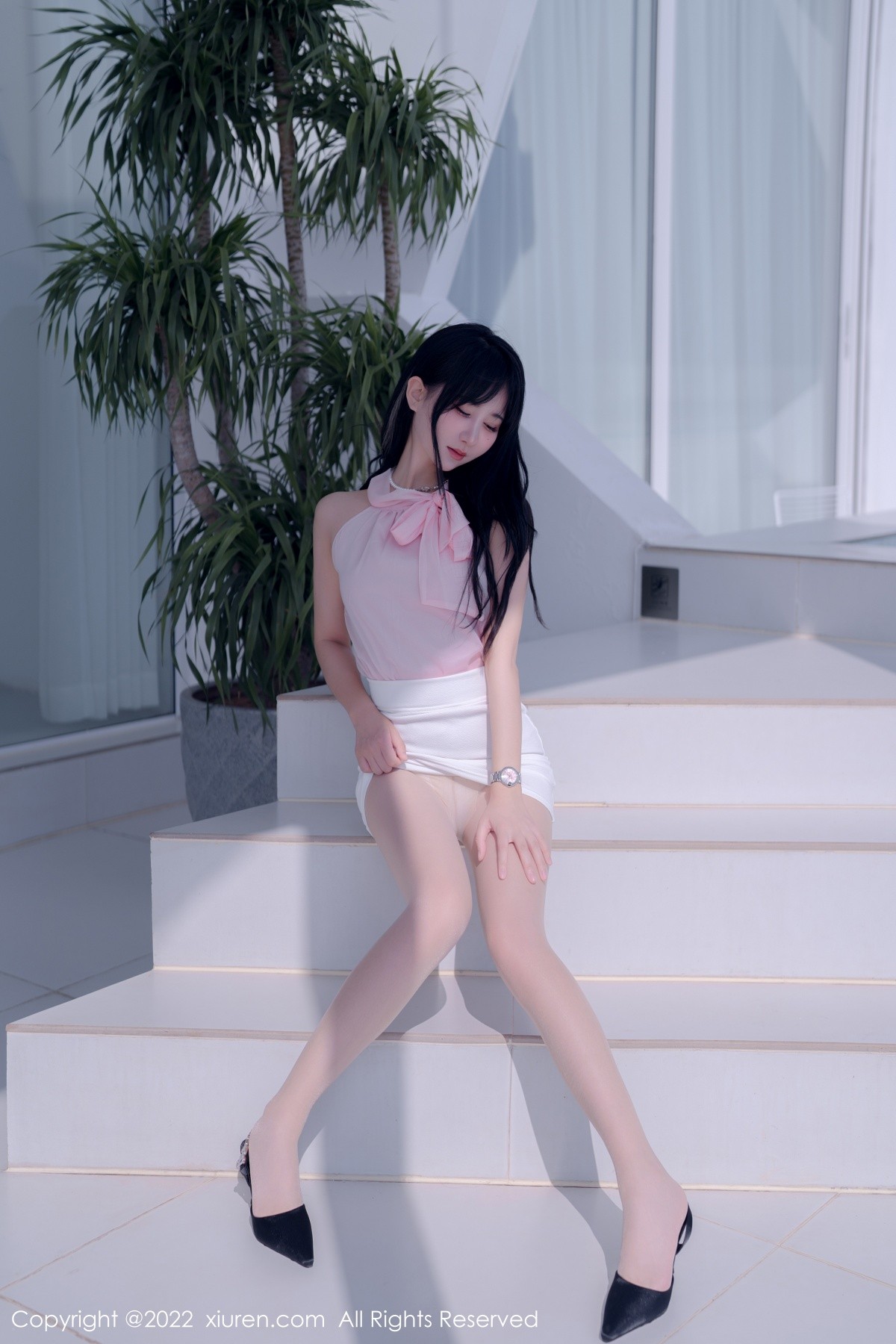xgyw.top_XiuRen第5318期_女神小果冻儿大理旅拍性感粉色上衣配白色短裙秀美腿诱惑写真76P