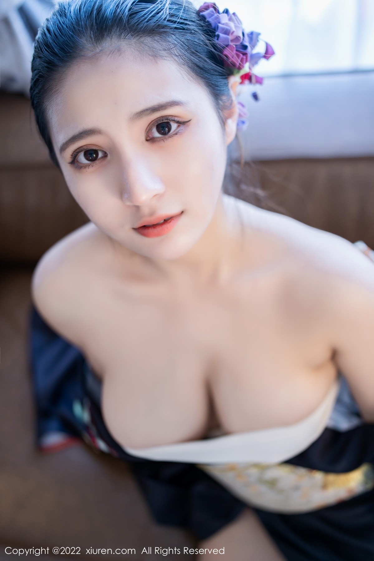 xgyw.top_XiuRen第5309期_模特久久Aimee日系居家和服半脱露白色抹胸内衣秀豪乳诱惑写真62P