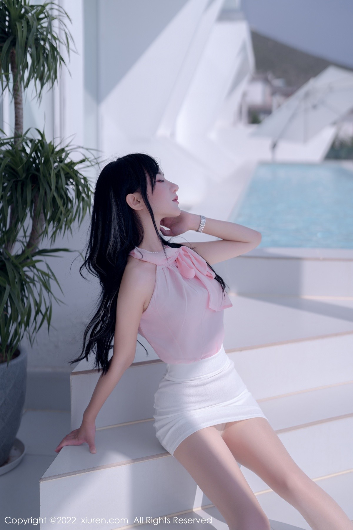 xgyw.top_XiuRen第5318期_女神小果冻儿大理旅拍性感粉色上衣配白色短裙秀美腿诱惑写真76P