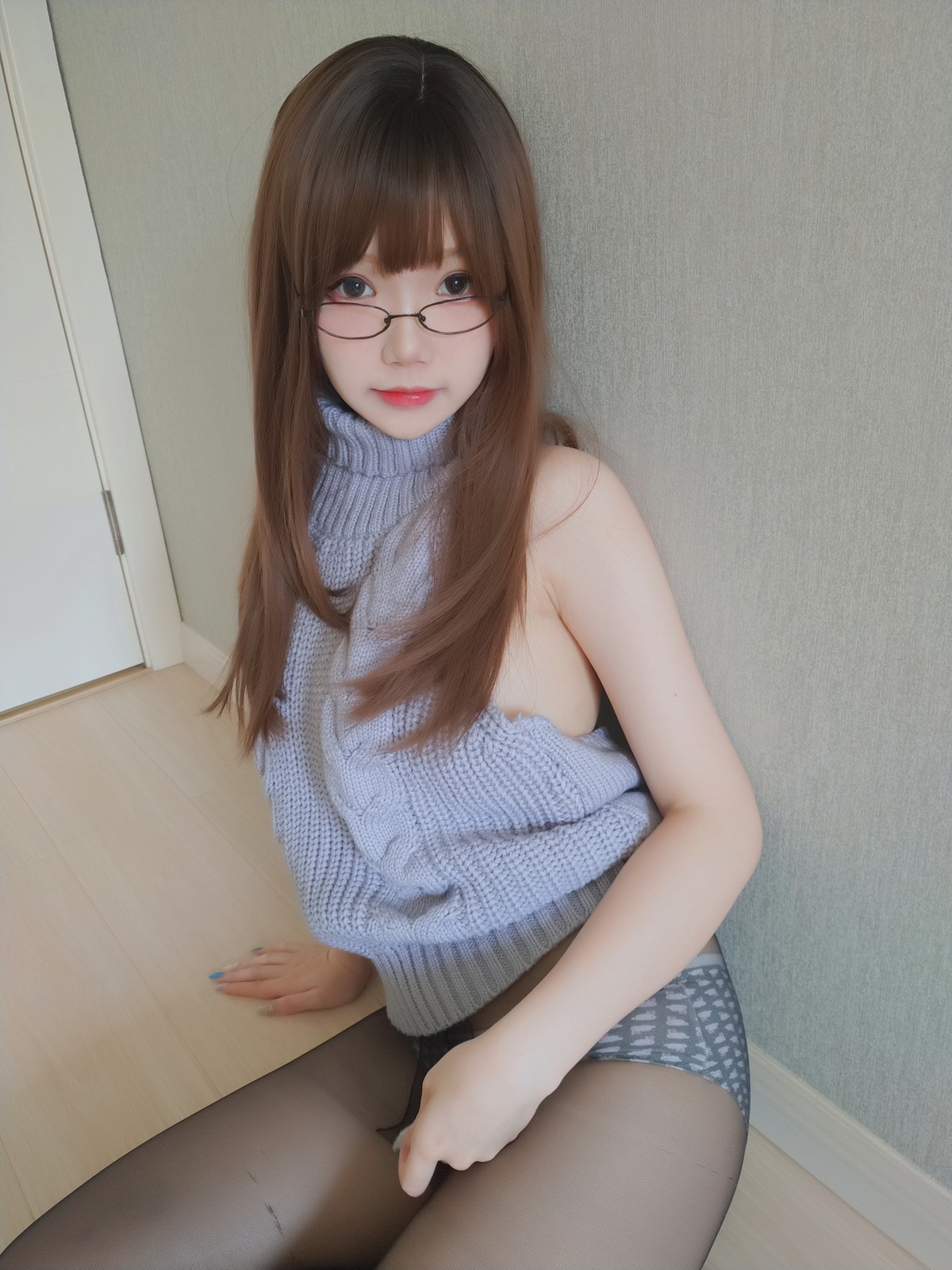 xgyw.top_动漫博主雪晴Astra黑丝漏背毛衣主题私房性感露背毛衣半露豪乳遮点极致诱惑写真155P