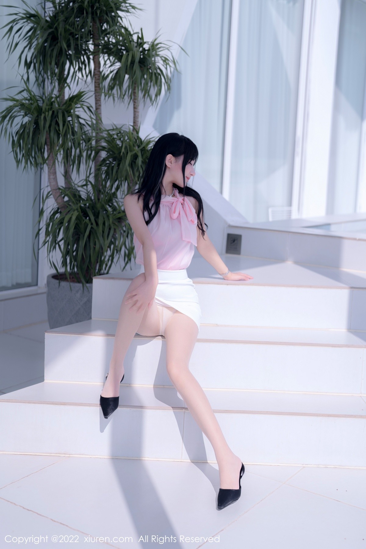 xgyw.top_XiuRen第5318期_女神小果冻儿大理旅拍性感粉色上衣配白色短裙秀美腿诱惑写真76P
