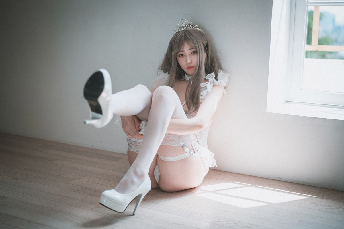 xgyw.top_[DJAWA]No.149_模特BamBi_Reine de Blanc主题私房白色蕾丝情趣内衣撩人诱惑写真42P