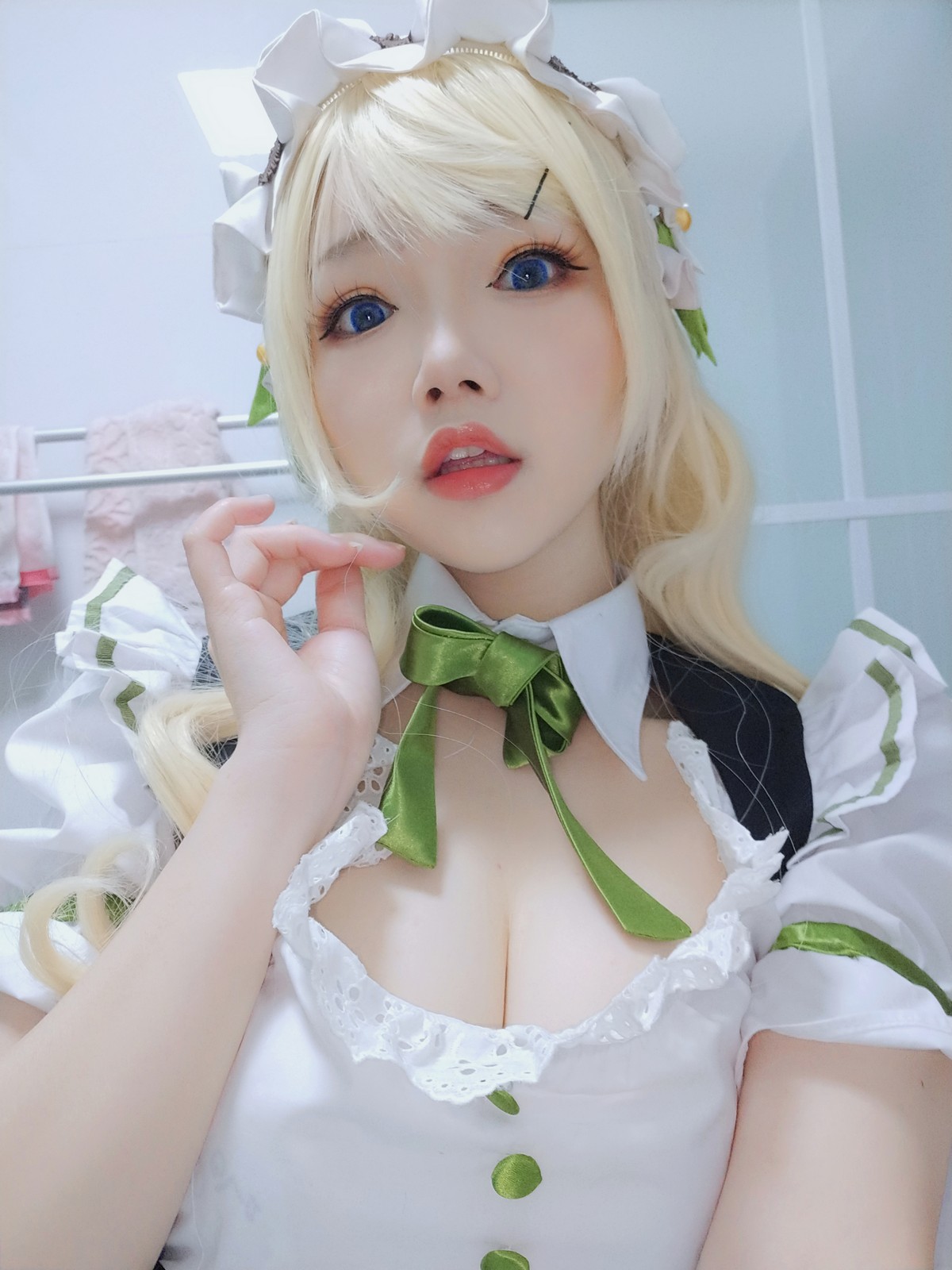xgyw.top_动漫博主雪晴Astra-Grainne Draser女仆主题私房低胸女仆装秀白嫩豪乳诱惑写真49P