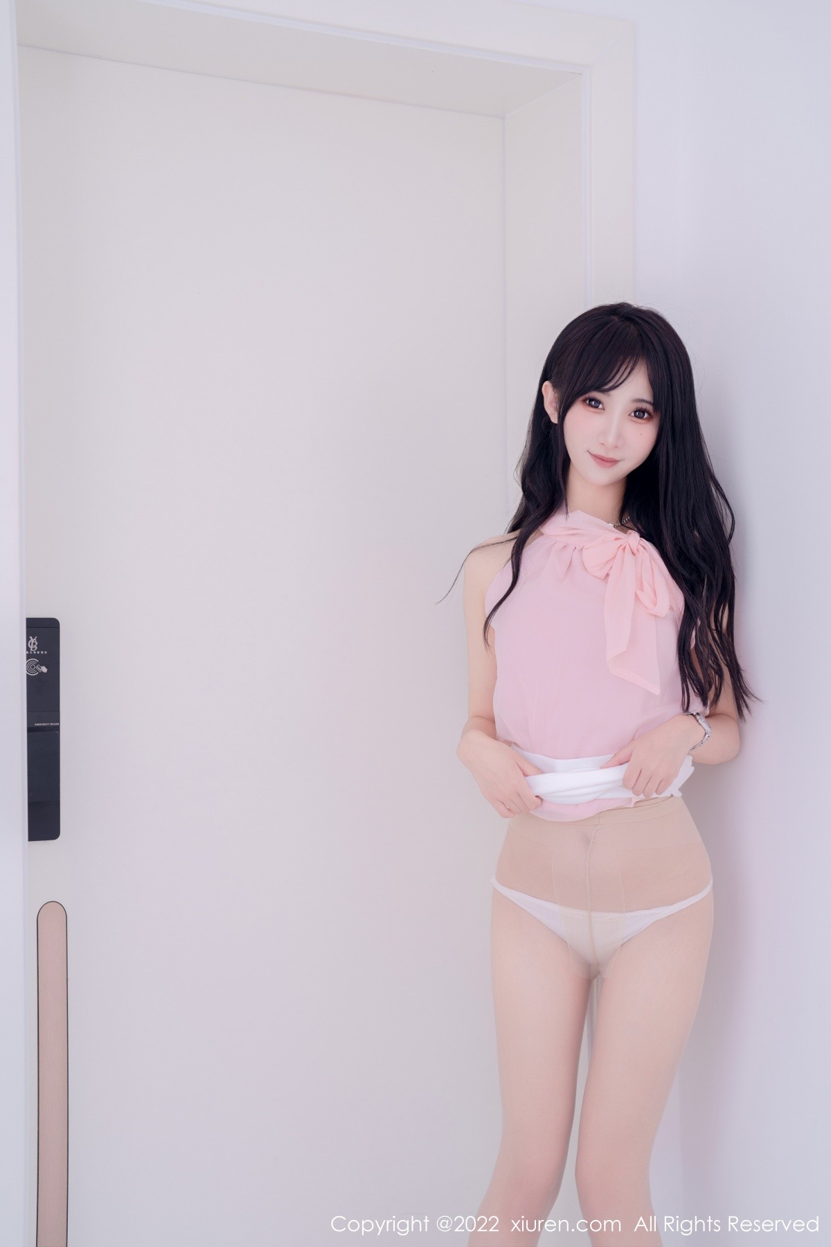 xgyw.top_XiuRen第5318期_女神小果冻儿大理旅拍性感粉色上衣配白色短裙秀美腿诱惑写真76P