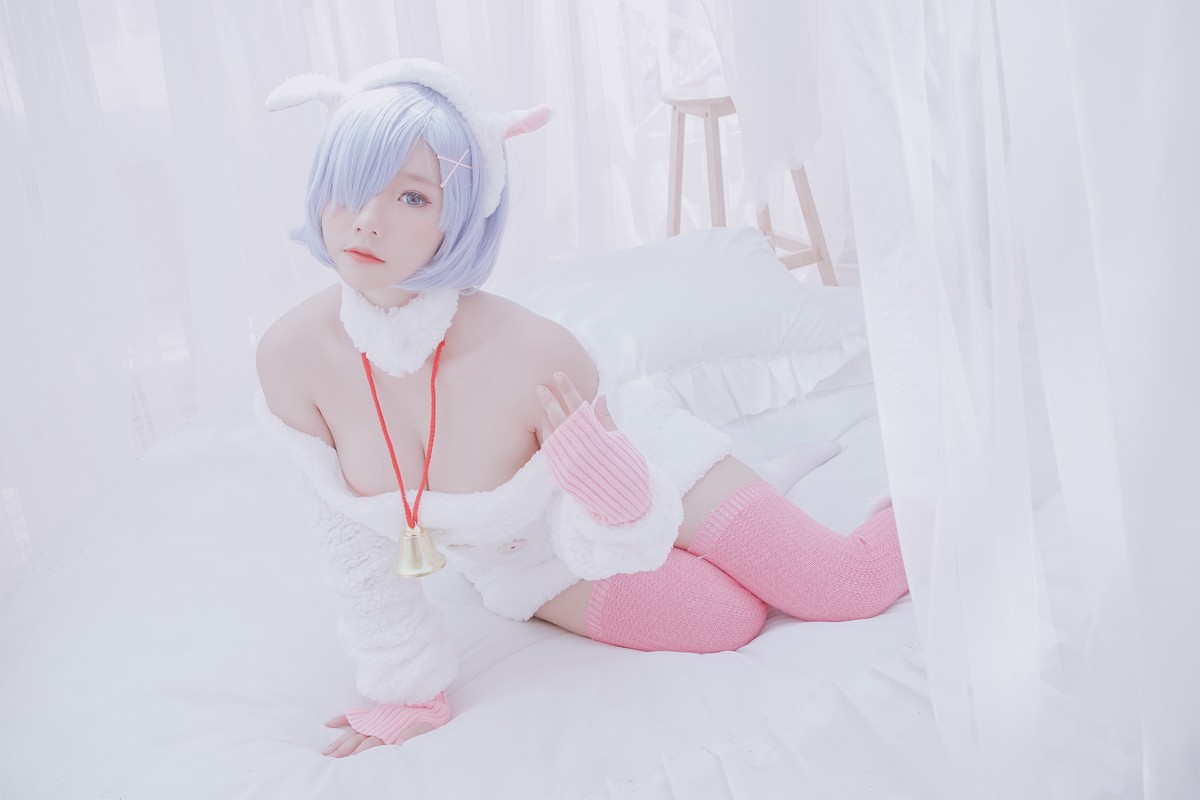 xgyw.top_越南小姐姐Messie Huang-Rem the sheep主题脱纯白服饰露性感内衣诱惑写真46P