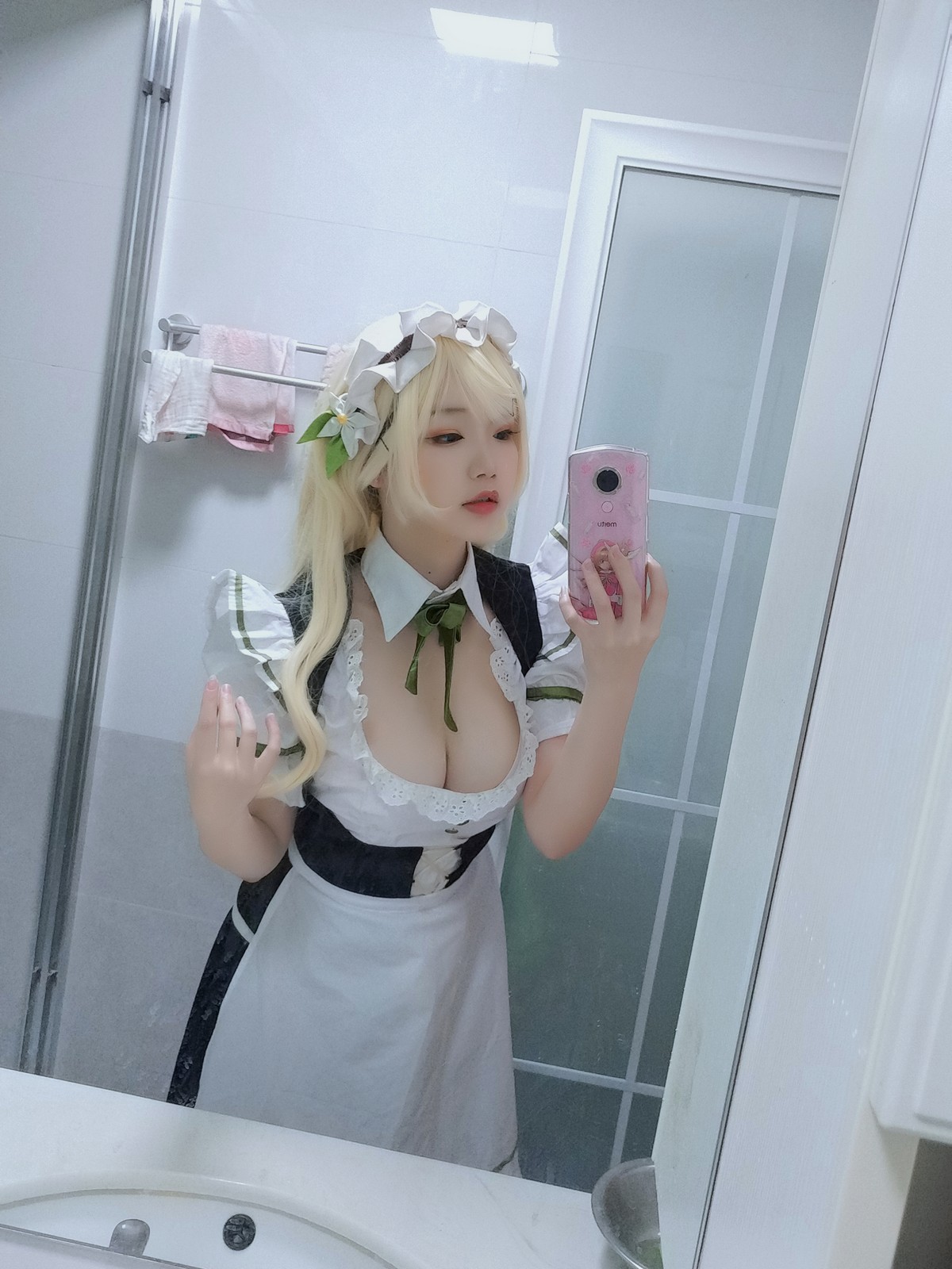 xgyw.top_动漫博主雪晴Astra-Grainne Draser女仆主题私房低胸女仆装秀白嫩豪乳诱惑写真49P