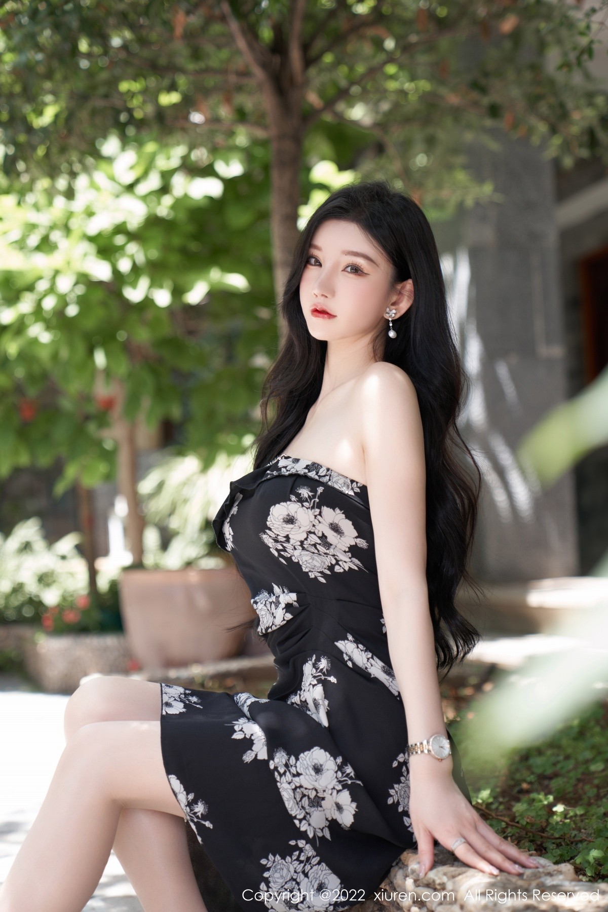 xgyw.top_XiuRen第5307期_女神周于希Sally心愿旅拍黑色露肩连衣长裙秀完美身材诱惑写真90P