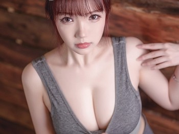动漫博主雪晴Astra运动少女主题私人性感紧身运动服秀豪乳蜜桃臀撩人骚扰写真43P