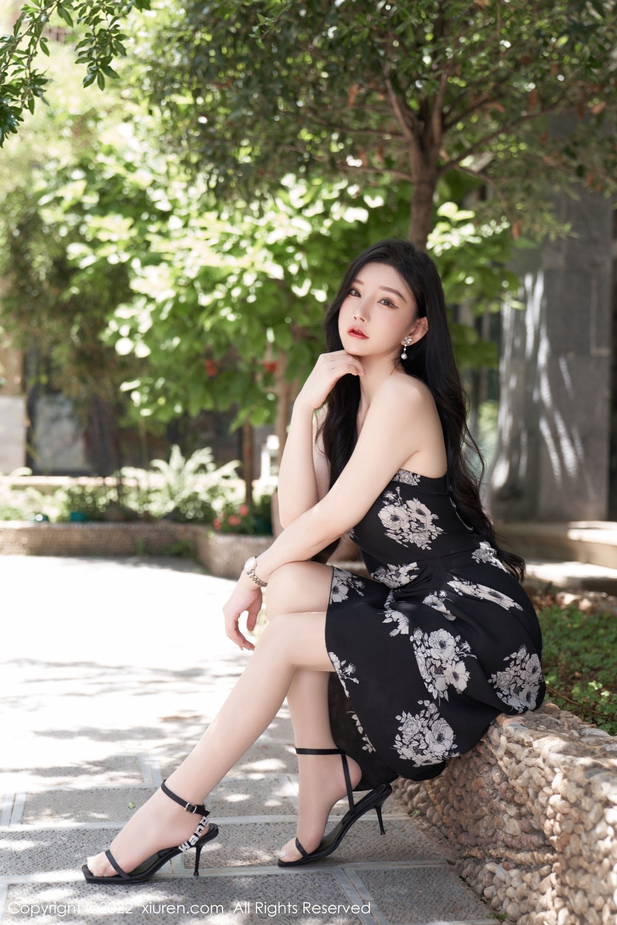 xgyw.top_XiuRen第5307期_女神周于希Sally心愿旅拍黑色露肩连衣长裙秀完美身材诱惑写真90P