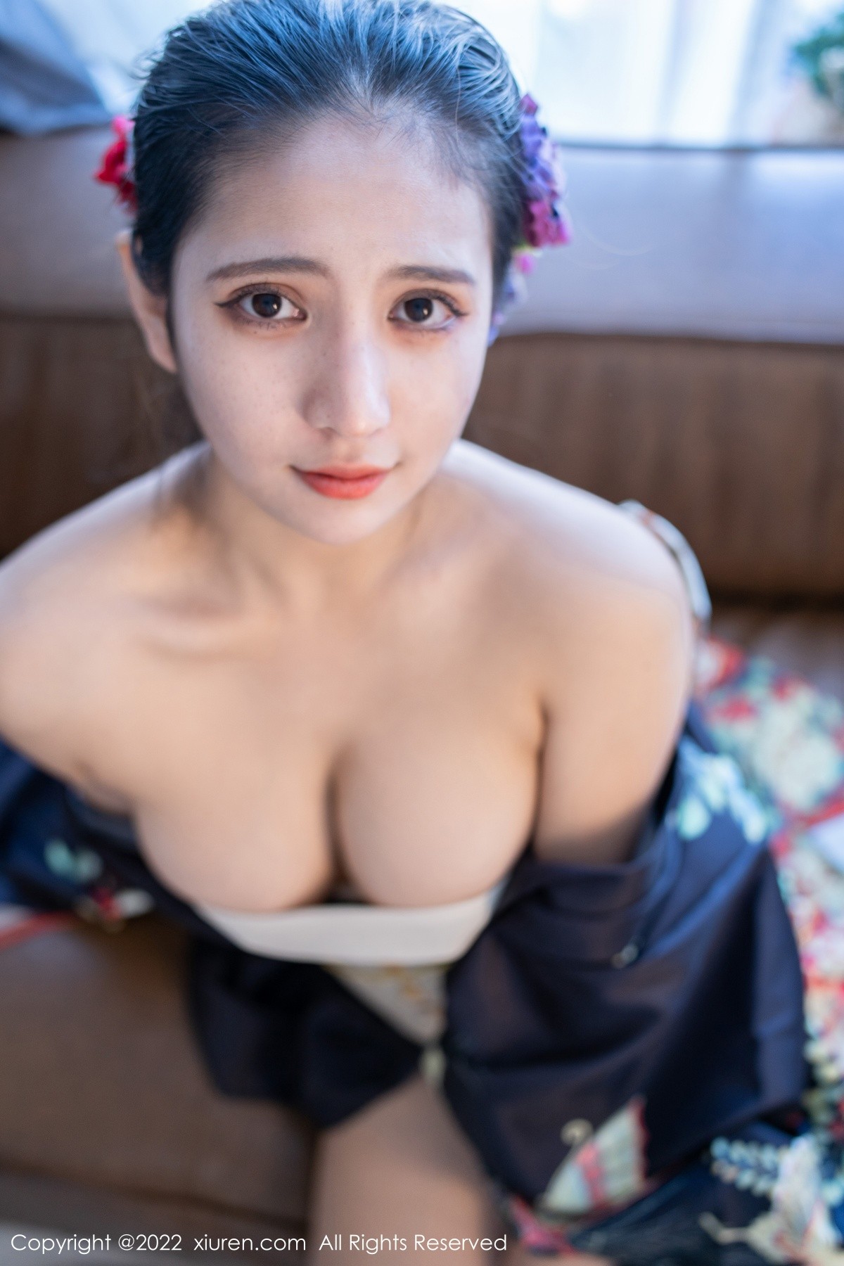 xgyw.top_XiuRen第5309期_模特久久Aimee日系居家和服半脱露白色抹胸内衣秀豪乳诱惑写真62P