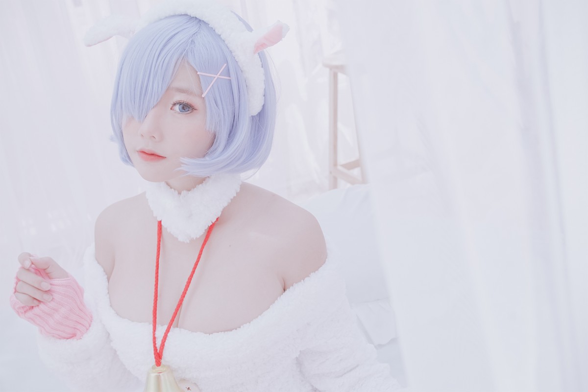 xgyw.top_越南小姐姐Messie Huang-Rem the sheep主题脱纯白服饰露性感内衣诱惑写真46P