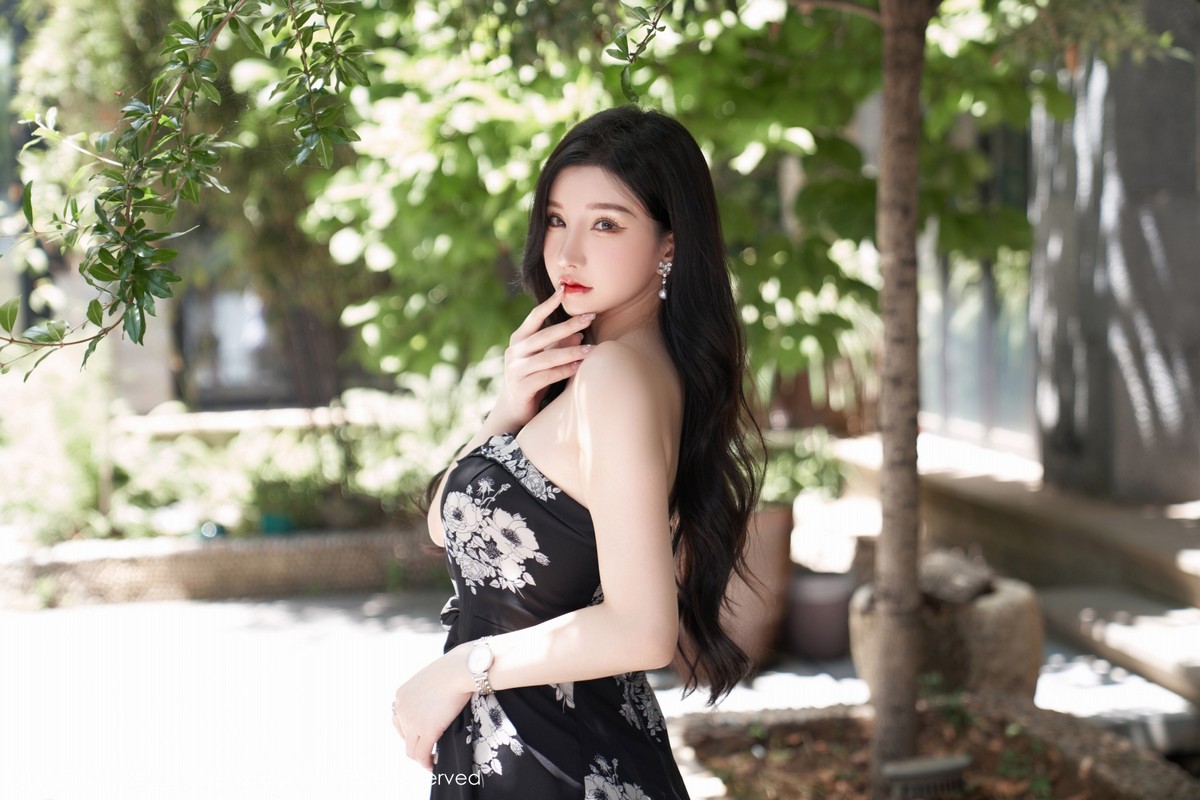 xgyw.top_XiuRen第5307期_女神周于希Sally心愿旅拍黑色露肩连衣长裙秀完美身材诱惑写真90P