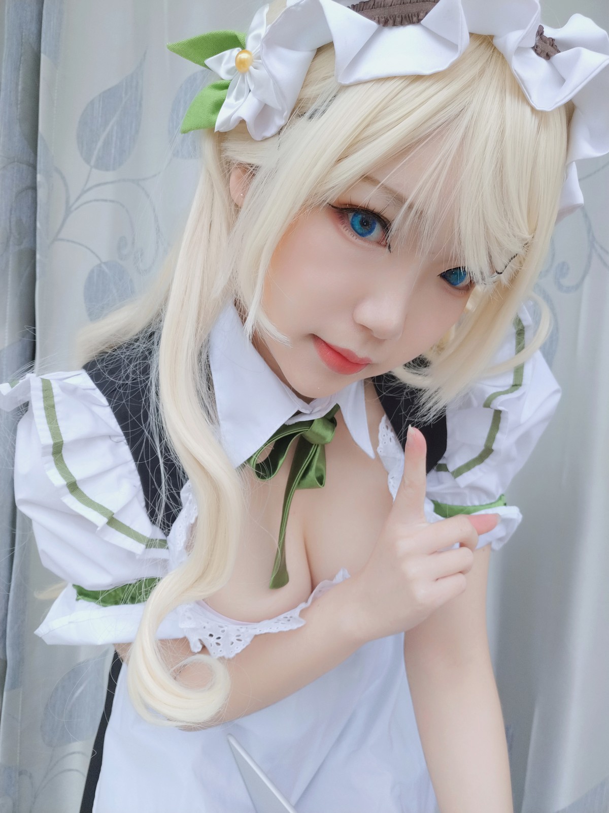 xgyw.top_动漫博主雪晴Astra-Grainne Draser女仆主题私房低胸女仆装秀白嫩豪乳诱惑写真49P