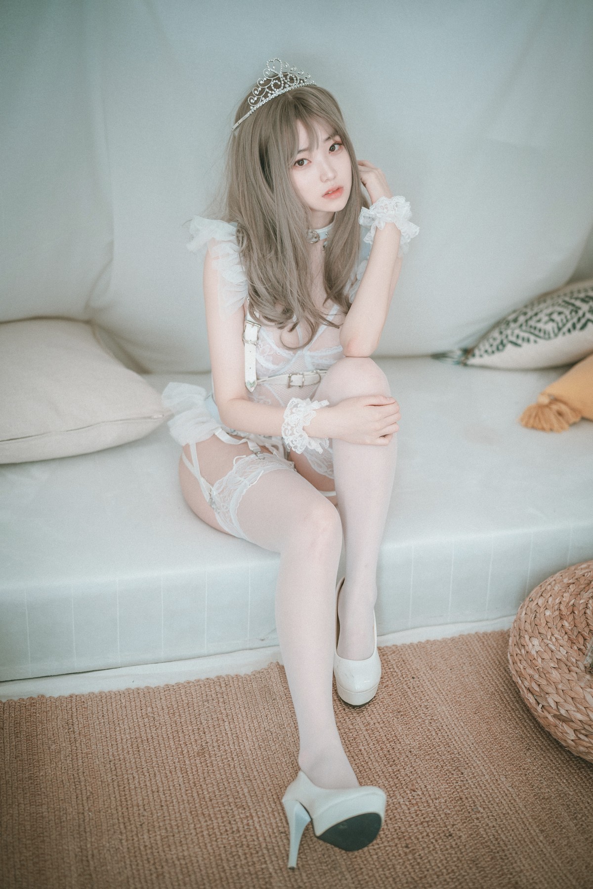 xgyw.top_[DJAWA]No.149_模特BamBi_Reine de Blanc主题私房白色蕾丝情趣内衣撩人诱惑写真42P
