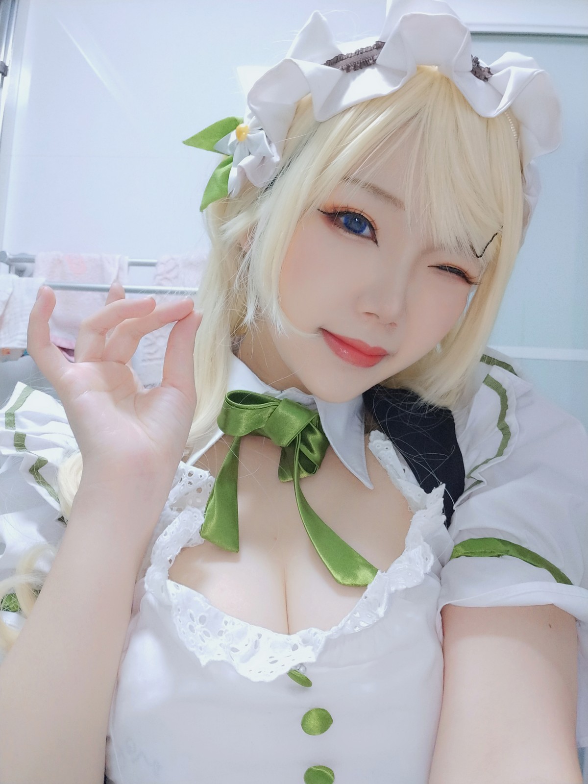 xgyw.top_动漫博主雪晴Astra-Grainne Draser女仆主题私房低胸女仆装秀白嫩豪乳诱惑写真49P
