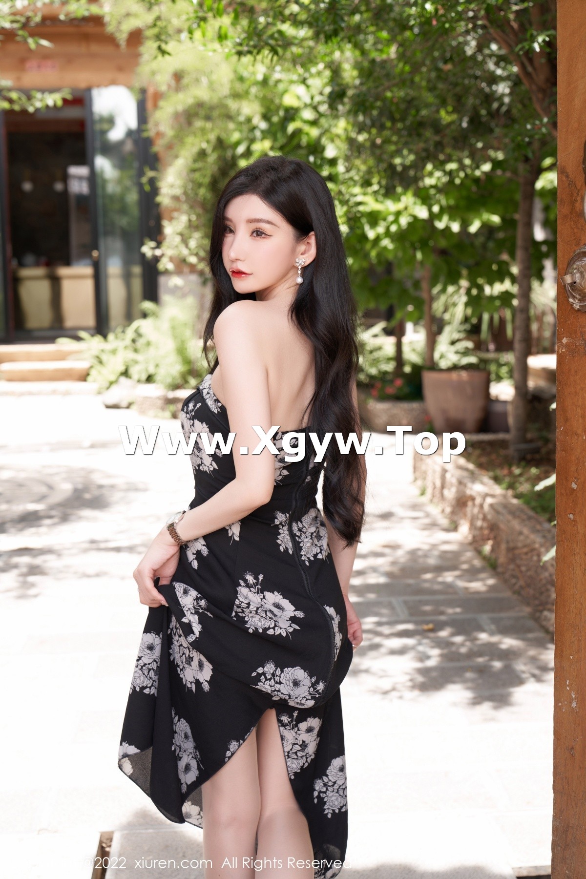 xgyw.top_XiuRen第5307期_女神周于希Sally心愿旅拍黑色露肩连衣长裙秀完美身材诱惑写真90P