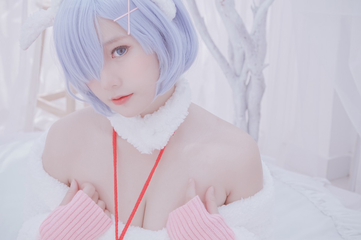 xgyw.top_越南小姐姐Messie Huang-Rem the sheep主题脱纯白服饰露性感内衣诱惑写真46P