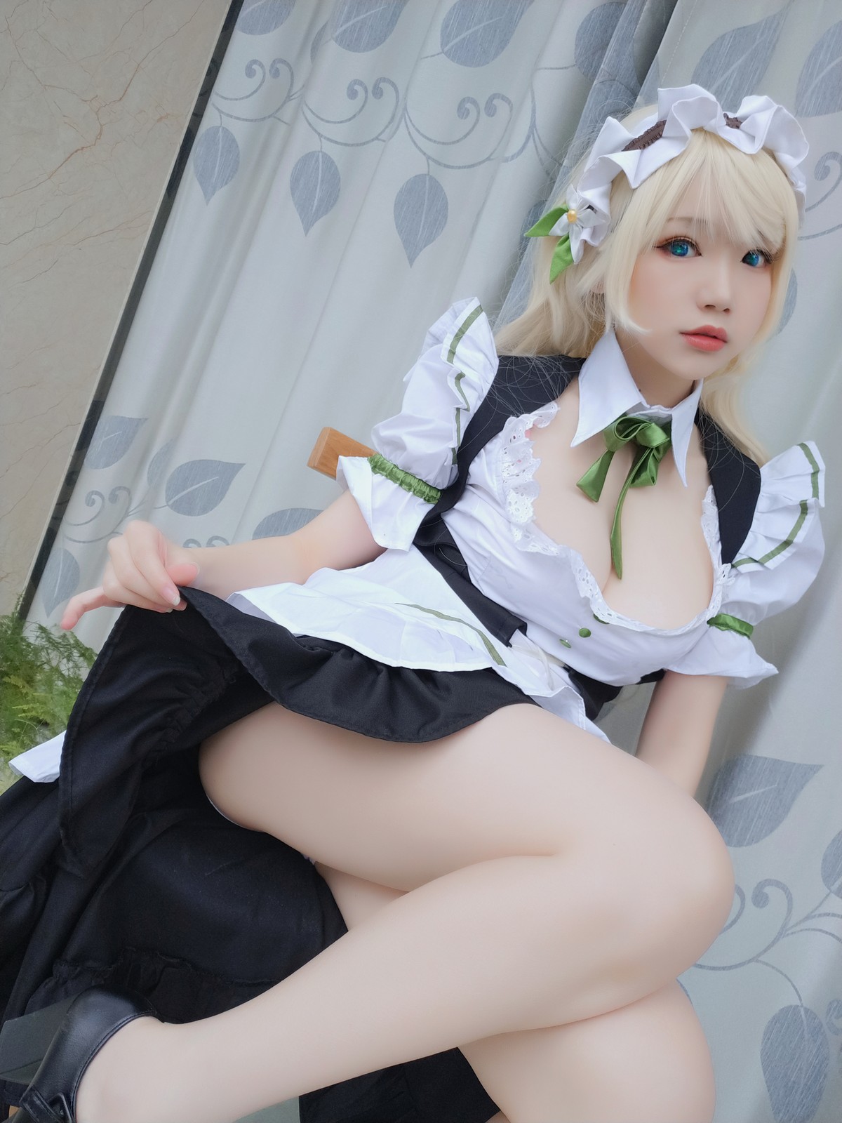 xgyw.top_动漫博主雪晴Astra-Grainne Draser女仆主题私房低胸女仆装秀白嫩豪乳诱惑写真49P