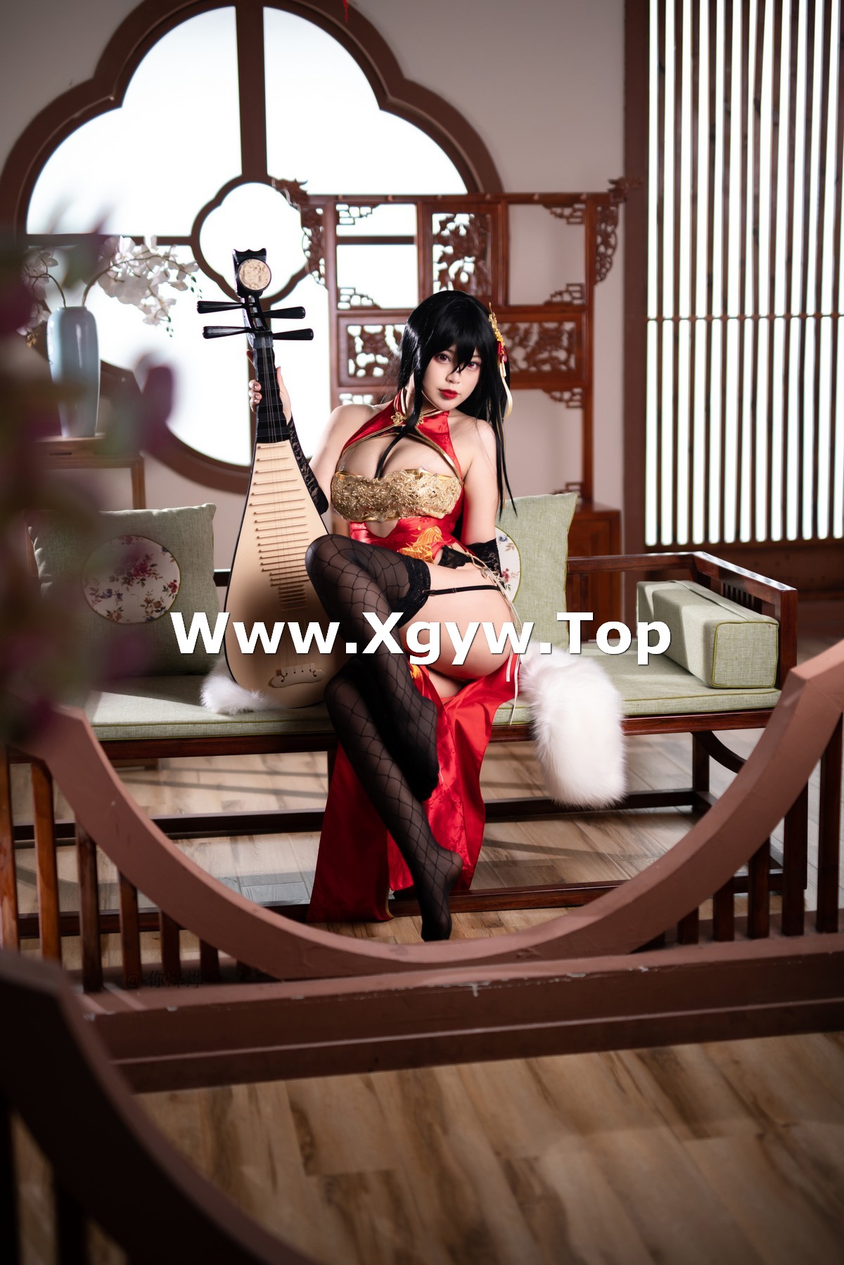 xgyw.top_Coser妹子你烨烨大凤旗袍主题私房性感旗袍配黑丝吊袜秀丰满身材迷人诱惑写真63P
