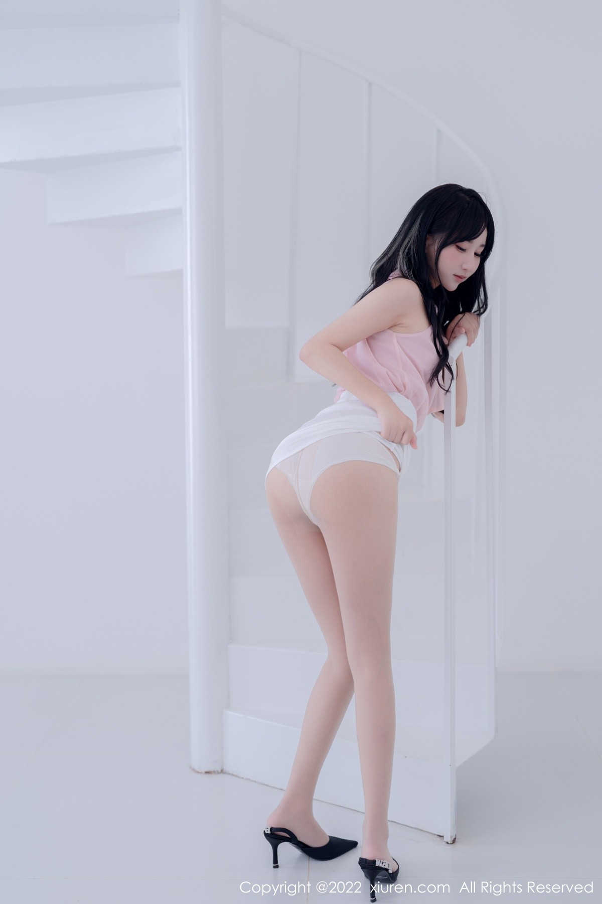 xgyw.top_XiuRen第5318期_女神小果冻儿大理旅拍性感粉色上衣配白色短裙秀美腿诱惑写真76P