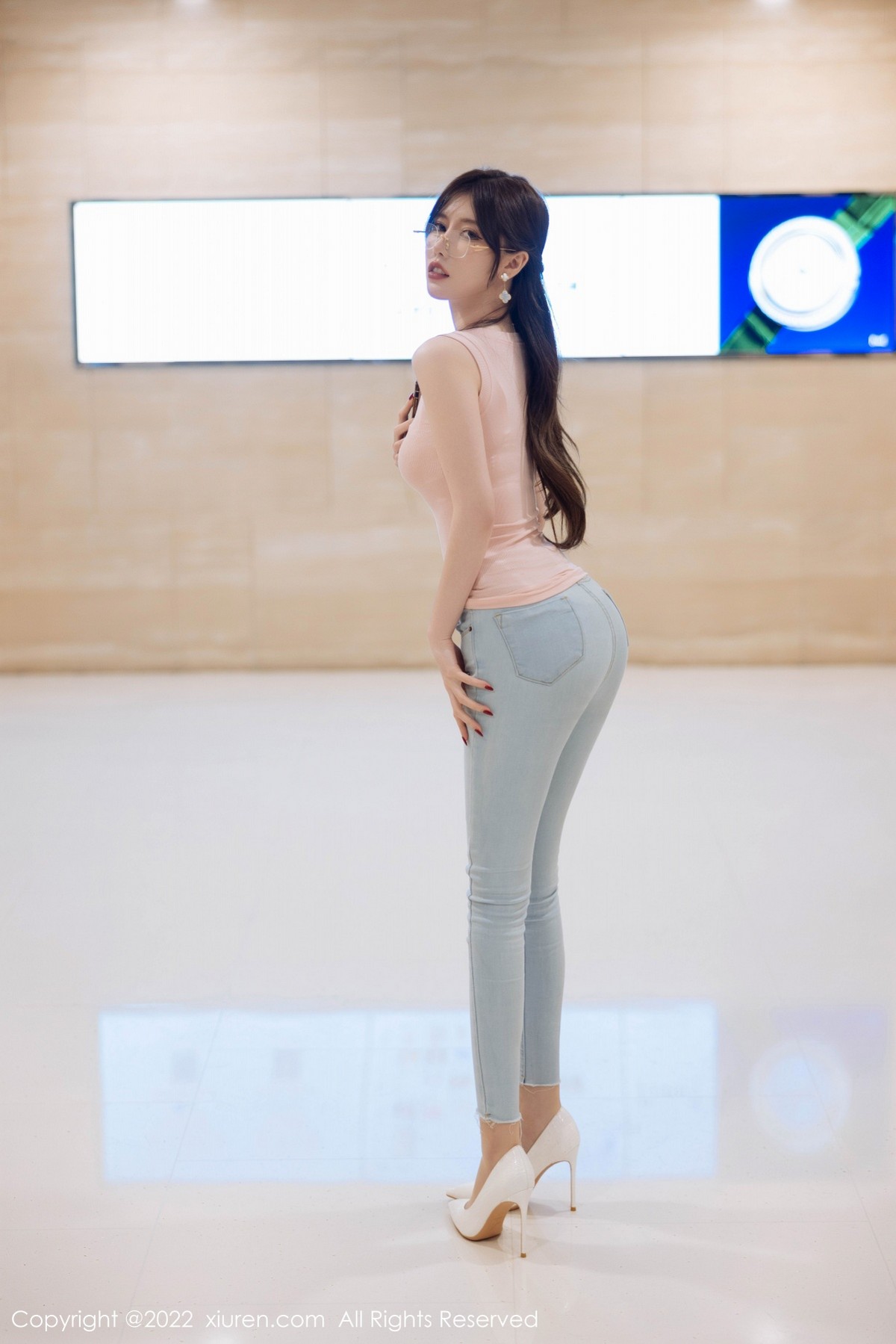 xgyw.top_XiuRen第5306期_模特美桃酱海南心愿旅拍粉色收身衣 私房白色女仆性感迷人写真73P