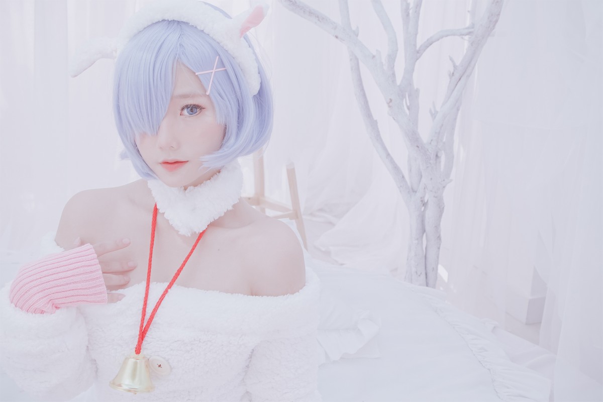 xgyw.top_越南小姐姐Messie Huang-Rem the sheep主题脱纯白服饰露性感内衣诱惑写真46P