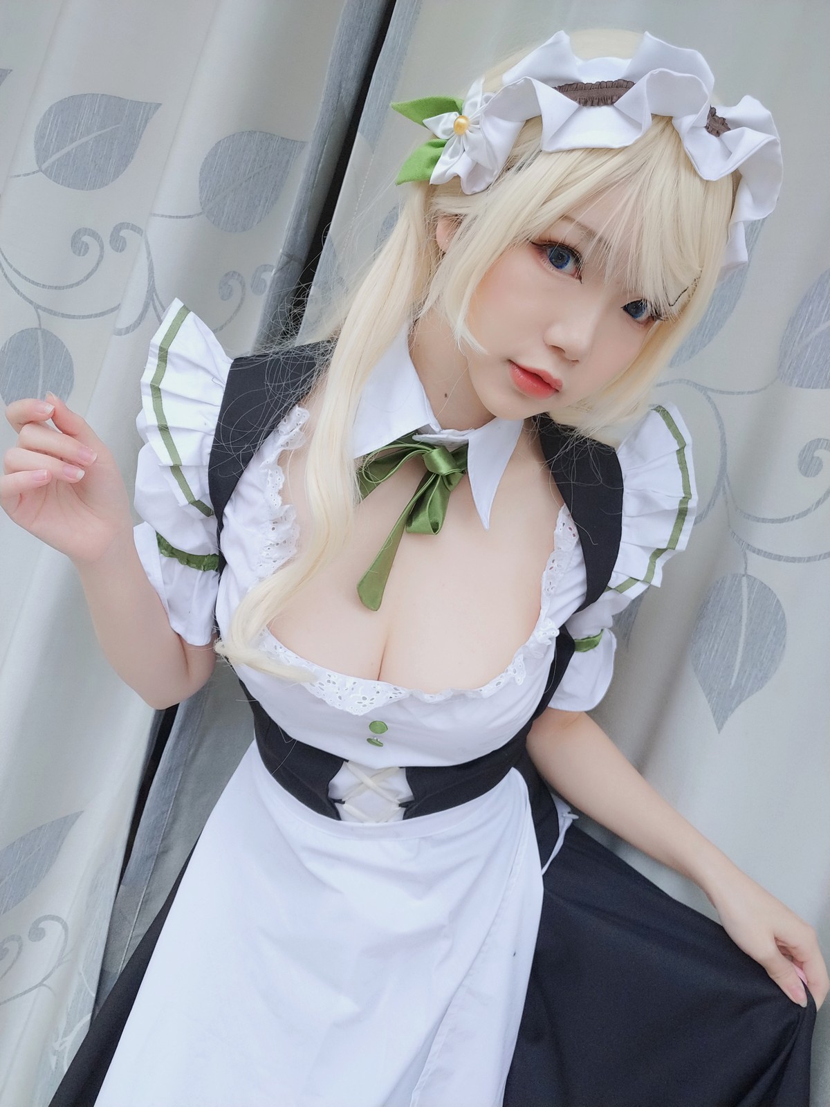 xgyw.top_动漫博主雪晴Astra-Grainne Draser女仆主题私房低胸女仆装秀白嫩豪乳诱惑写真49P
