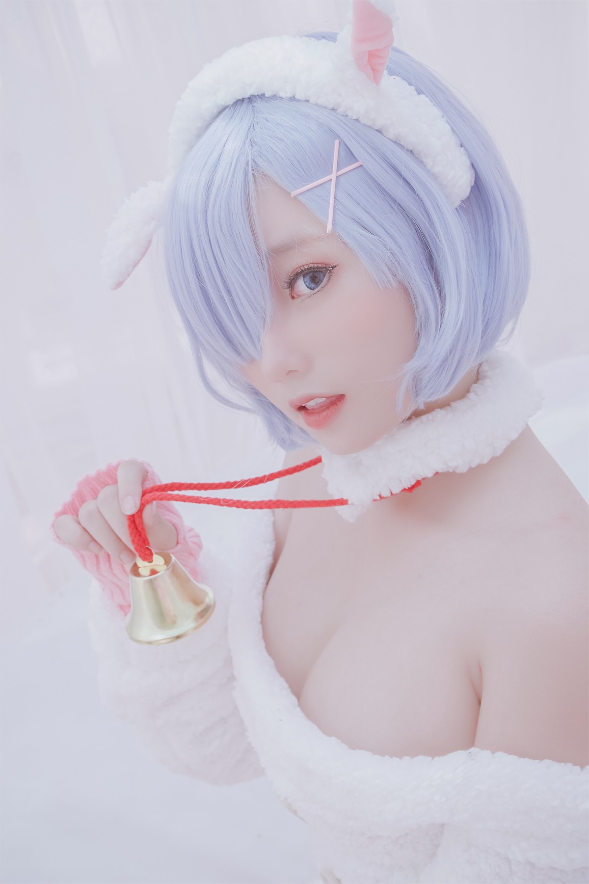 xgyw.top_越南小姐姐Messie Huang-Rem the sheep主题脱纯白服饰露性感内衣诱惑写真46P