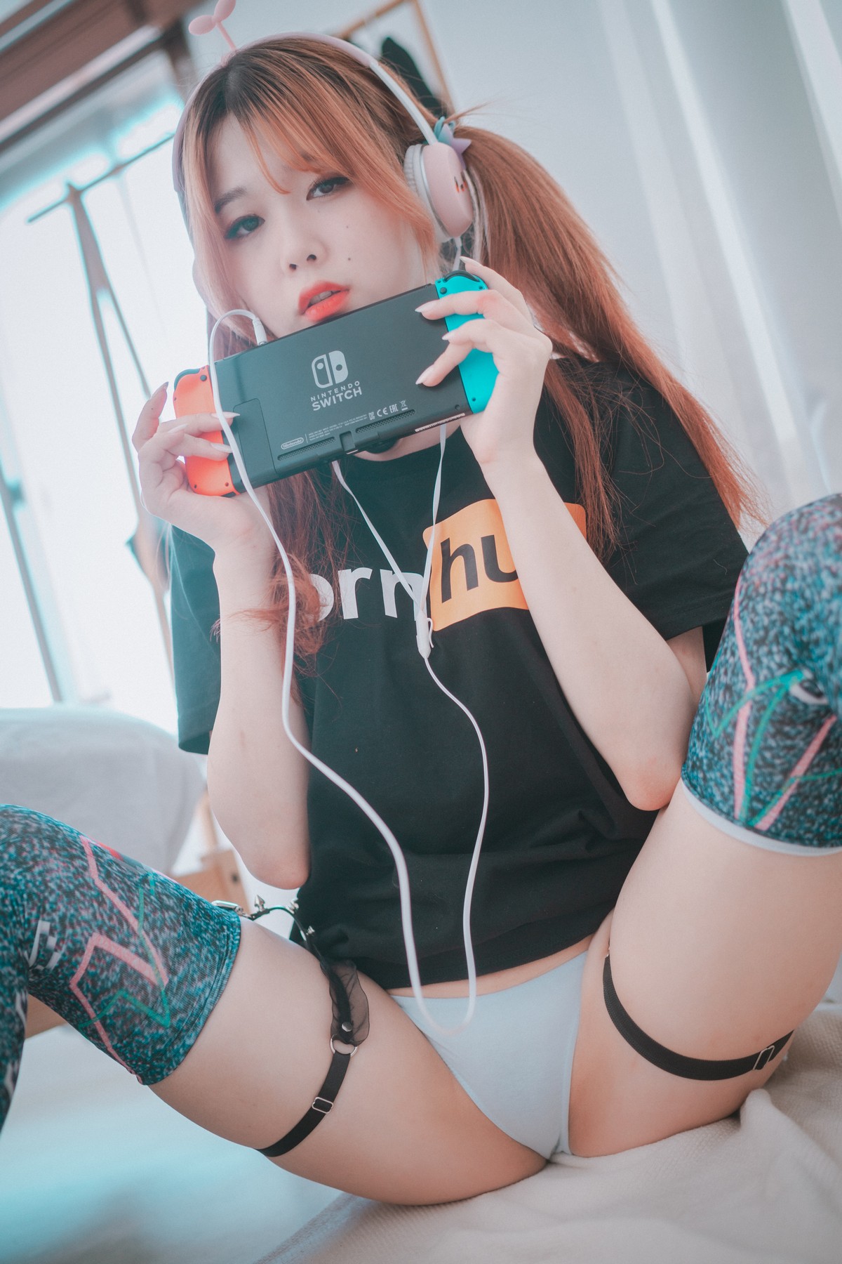 xgyw.top_[DJAWA]No.145_模特Zia_Porn Hub Girl主题私房床上半脱秀豪乳翘臀极致诱惑写真54P