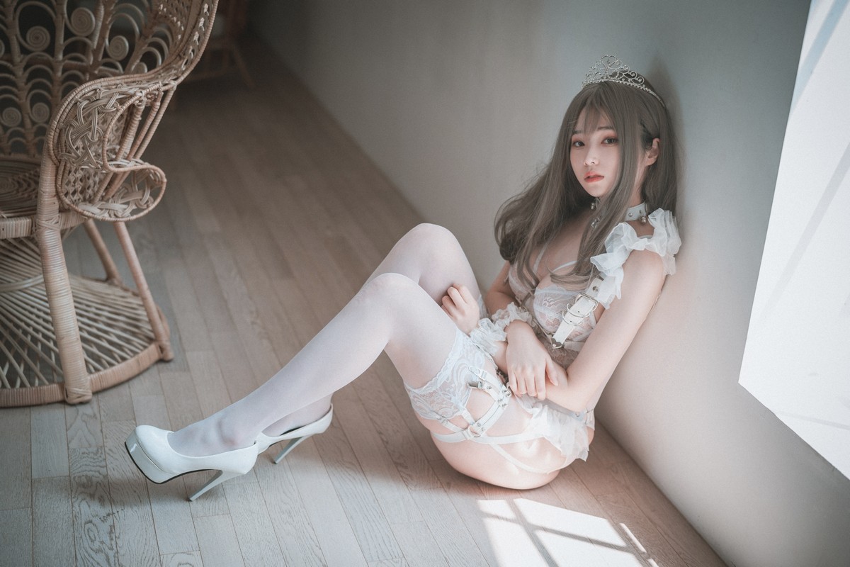 xgyw.top_[DJAWA]No.149_模特BamBi_Reine de Blanc主题私房白色蕾丝情趣内衣撩人诱惑写真42P