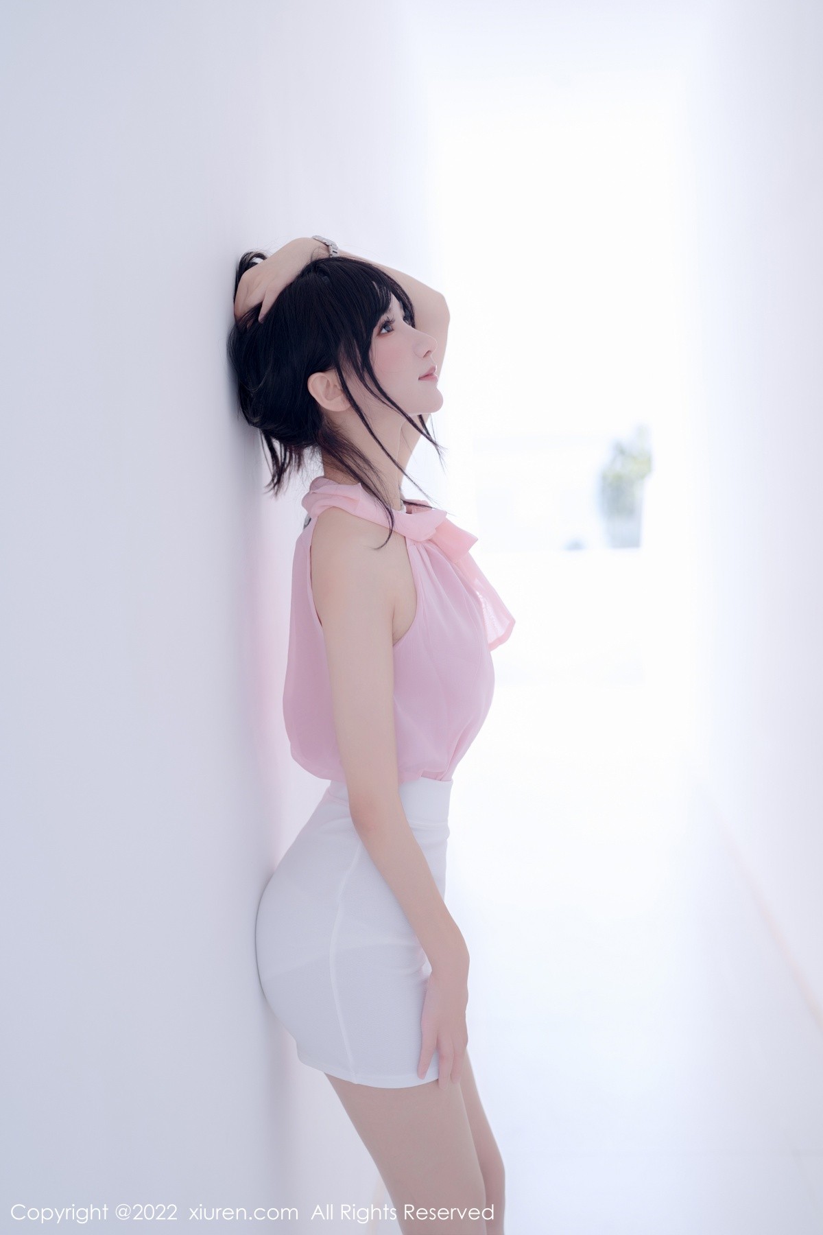 xgyw.top_XiuRen第5318期_女神小果冻儿大理旅拍性感粉色上衣配白色短裙秀美腿诱惑写真76P