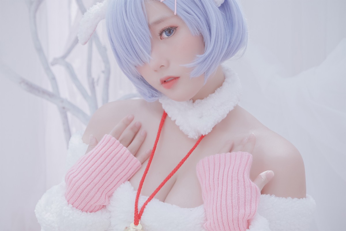 xgyw.top_越南小姐姐Messie Huang-Rem the sheep主题脱纯白服饰露性感内衣诱惑写真46P