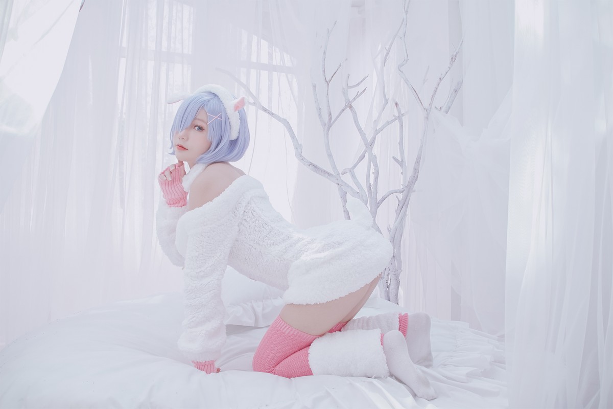 xgyw.top_越南小姐姐Messie Huang-Rem the sheep主题脱纯白服饰露性感内衣诱惑写真46P