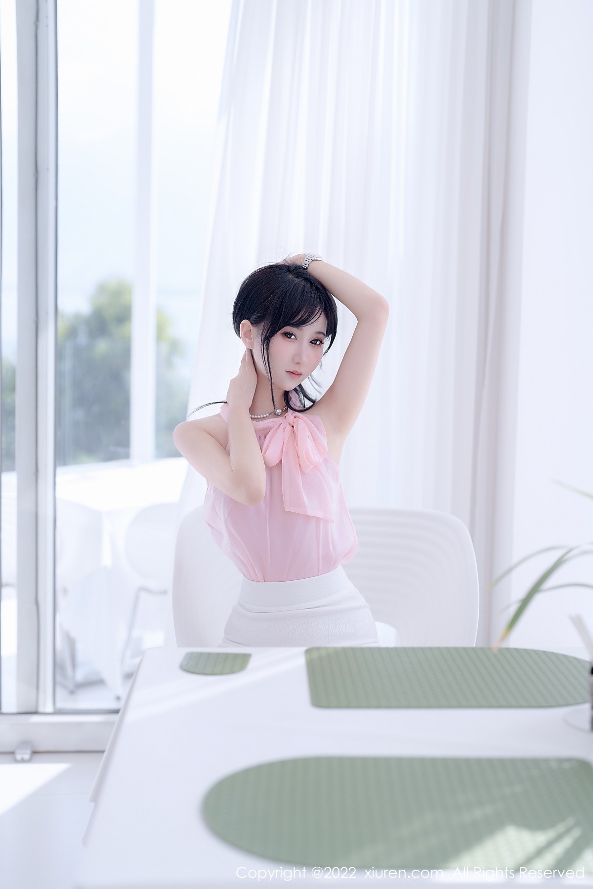xgyw.top_XiuRen第5318期_女神小果冻儿大理旅拍性感粉色上衣配白色短裙秀美腿诱惑写真76P