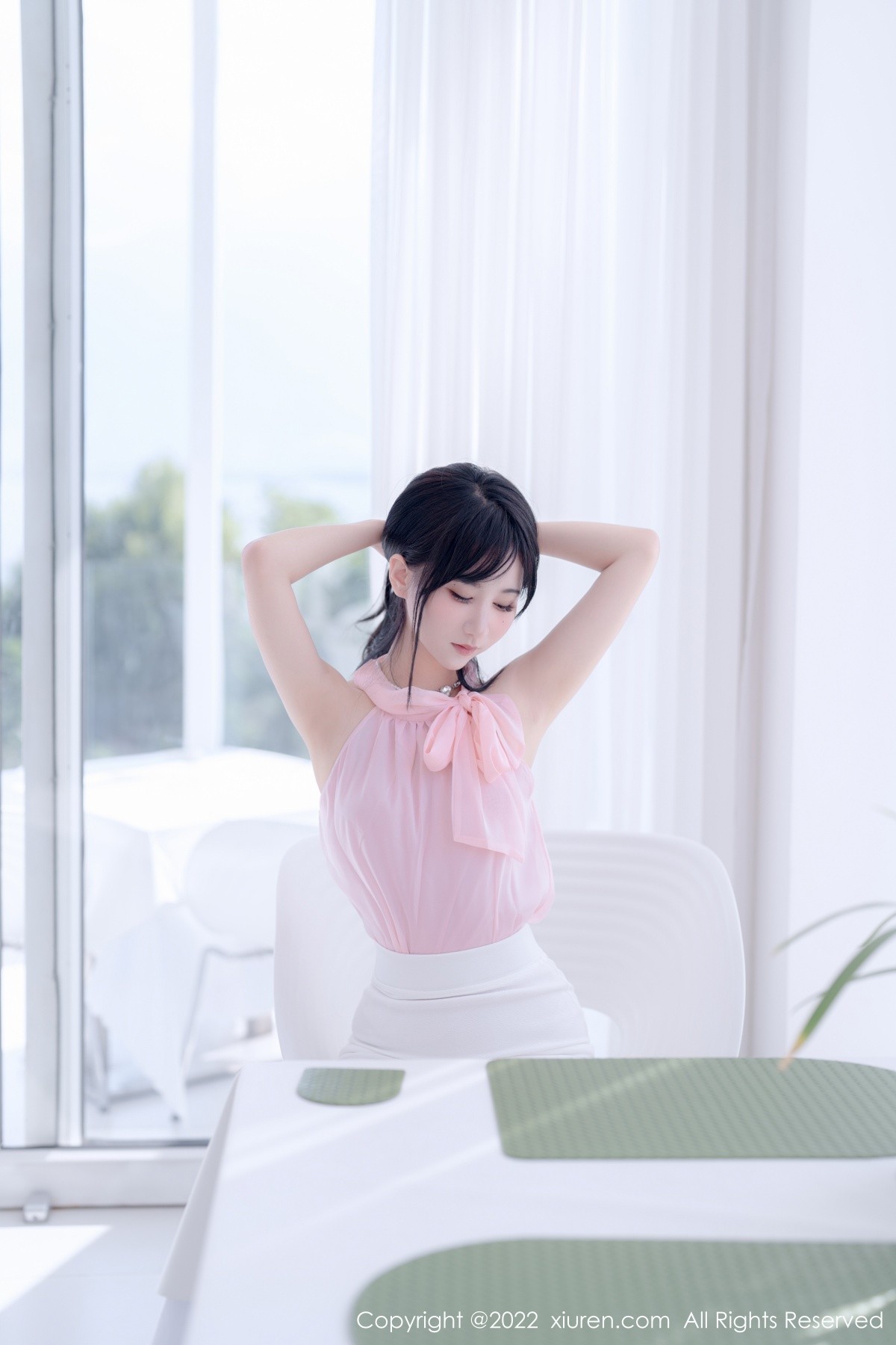 xgyw.top_XiuRen第5318期_女神小果冻儿大理旅拍性感粉色上衣配白色短裙秀美腿诱惑写真76P