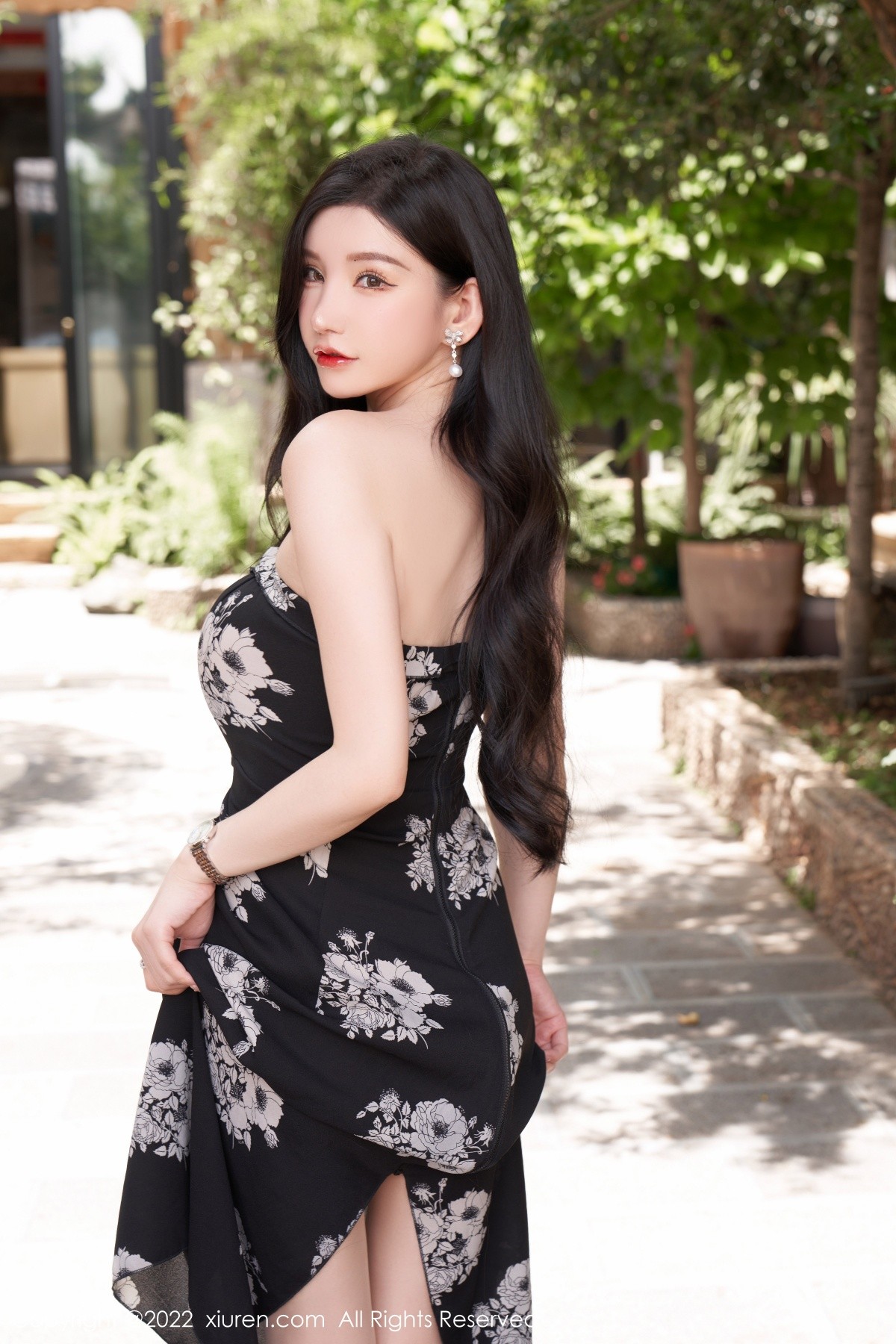 xgyw.top_XiuRen第5307期_女神周于希Sally心愿旅拍黑色露肩连衣长裙秀完美身材诱惑写真90P