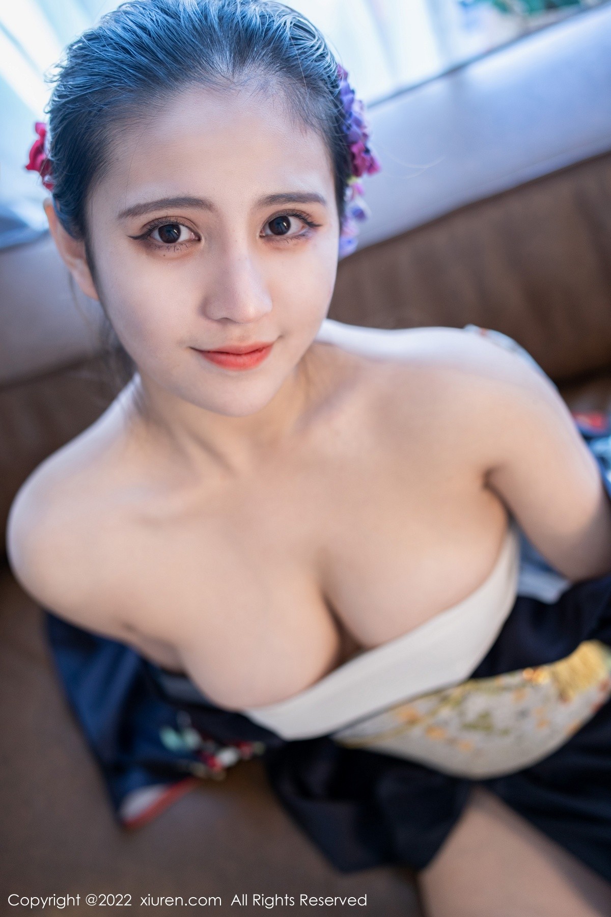 xgyw.top_XiuRen第5309期_模特久久Aimee日系居家和服半脱露白色抹胸内衣秀豪乳诱惑写真62P