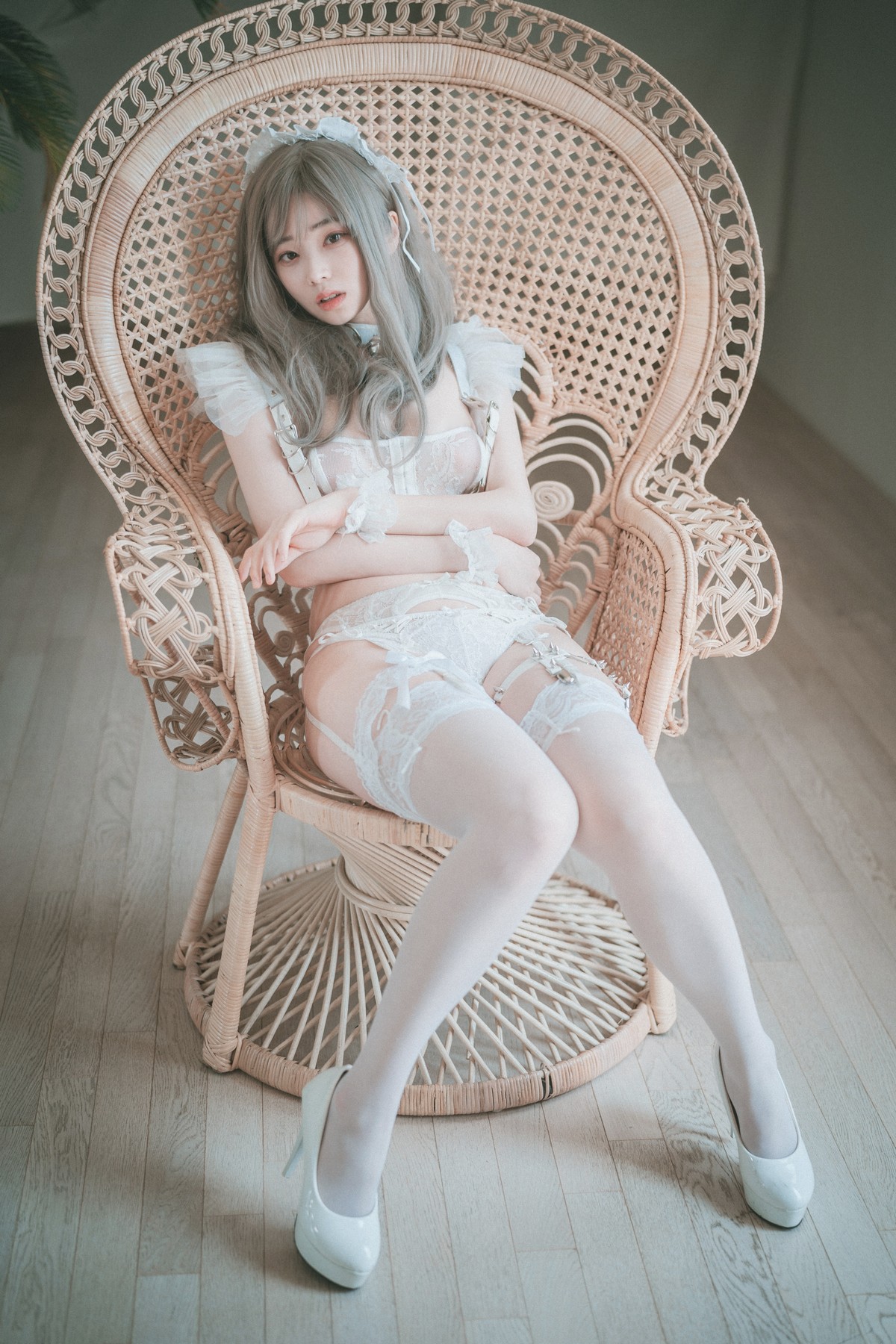 xgyw.top_[DJAWA]No.149_模特BamBi_Reine de Blanc主题私房白色蕾丝情趣内衣撩人诱惑写真42P