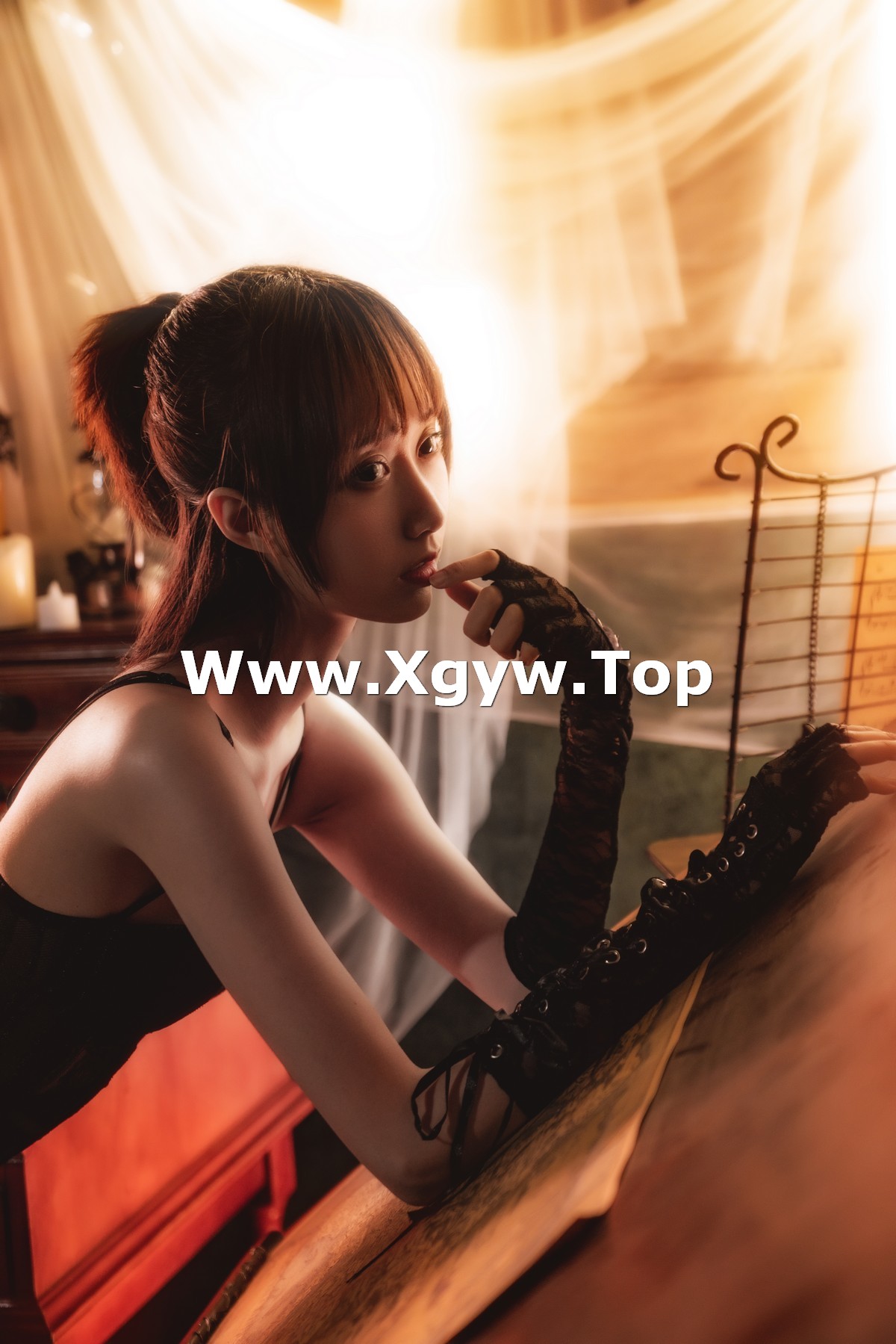 xgyw.top_萌系小姐姐木绵绵OwO紧身内衣主题私房性感黑色紧身内衣配黑丝吊袜诱惑写真71P