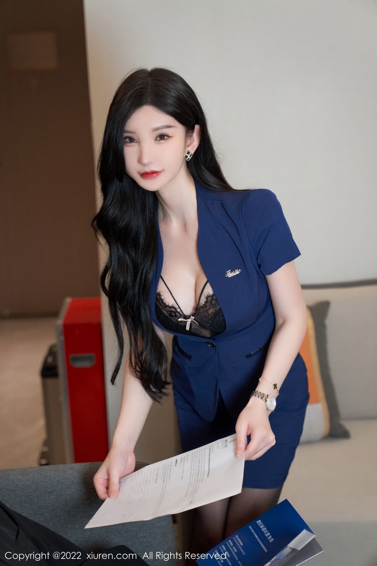 xgyw.top_XiuRen第5324期_女神周于希Sally心愿旅拍脱蓝色职业装露黑色蕾丝内衣诱惑写真81P