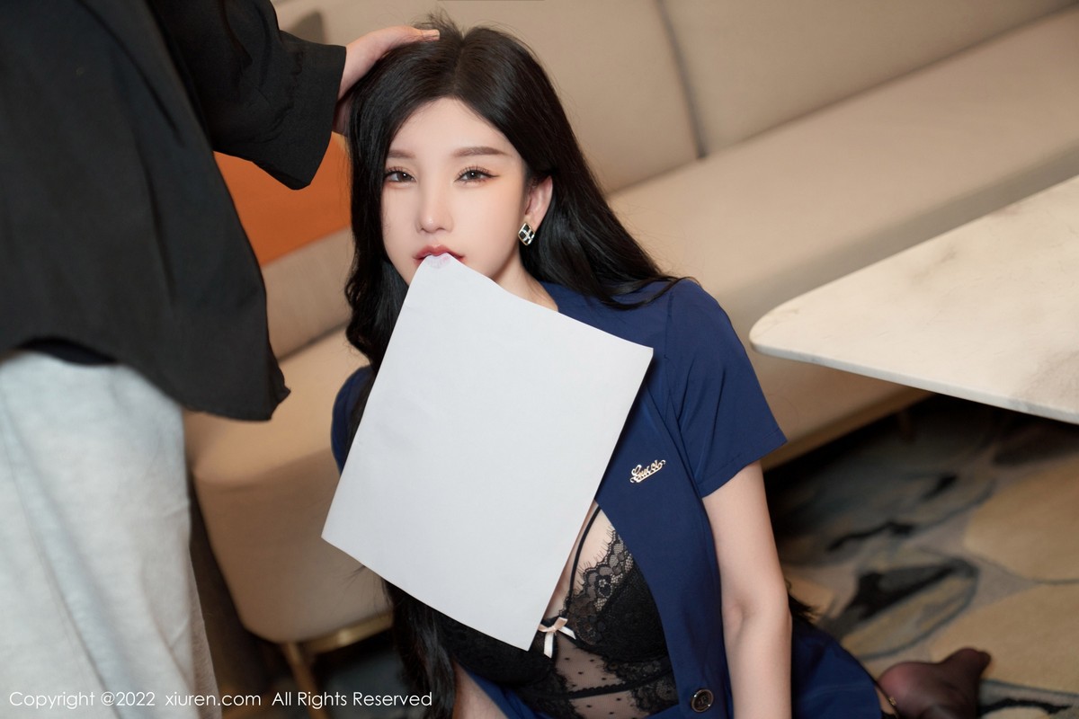 xgyw.top_XiuRen第5324期_女神周于希Sally心愿旅拍脱蓝色职业装露黑色蕾丝内衣诱惑写真81P