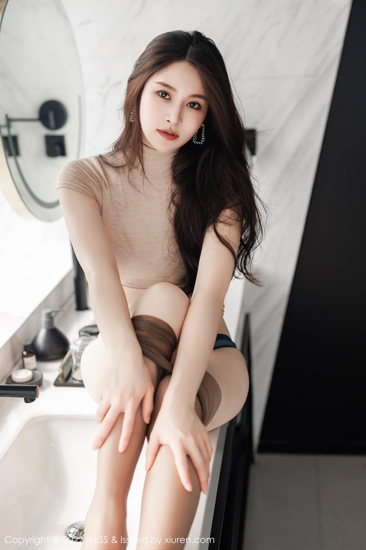 xgyw.top_[IMISS爱蜜社]Vol.692_气质美女Vanessa私房脱收身连衣裙露性感蕾丝内衣完美诱惑写真46P