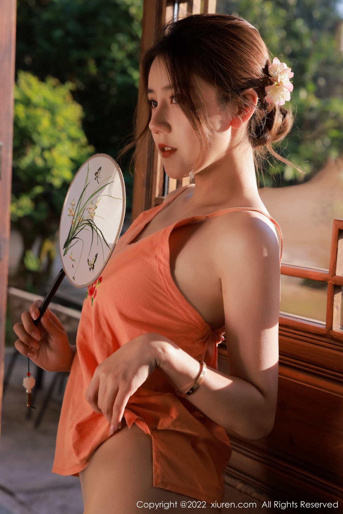 xgyw.top_XiuRen第5334期_模特Sugar糖酒酒澳门旅拍性感橙色吊带配无内肉丝惹火诱惑写真55P