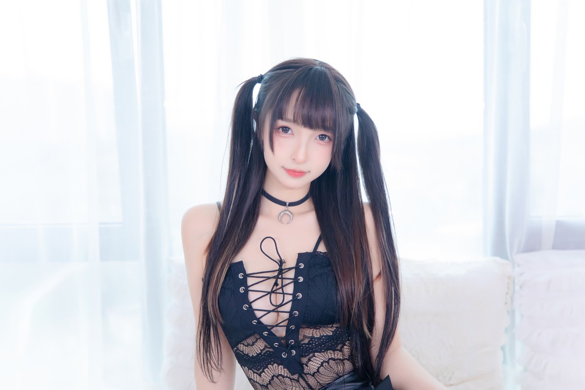 xgyw.top_萝莉美女神楽坂真冬星罗密布主题私房性感缕空黑色内衣配蕾丝吊袜诱惑写真75P