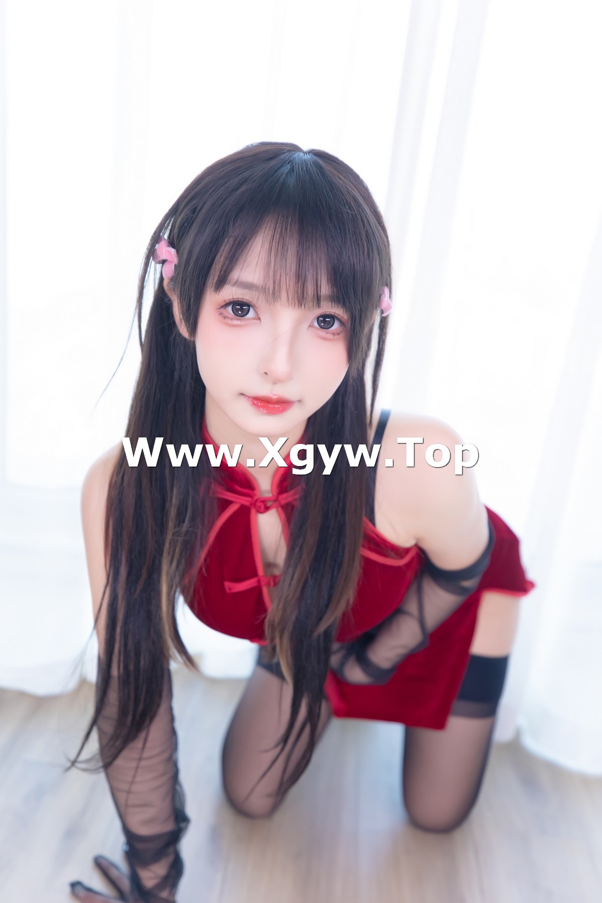 xgyw.top_萝莉美女神楽坂真冬甜蜜皮鞭主题私房性感红色旗袍配黑丝吊袜极致魅惑写真75P