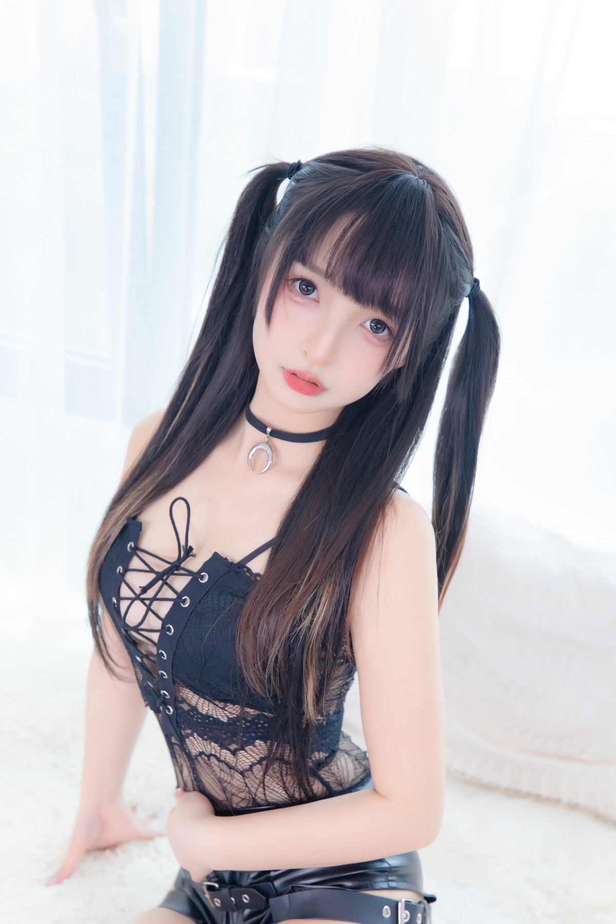 xgyw.top_萝莉美女神楽坂真冬星罗密布主题私房性感缕空黑色内衣配蕾丝吊袜诱惑写真75P